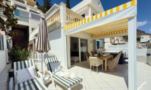 Bella Vista - Jacuzzi with amazing sea views