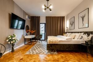 The Black Orchid Studio - Balcony, Near Old Town