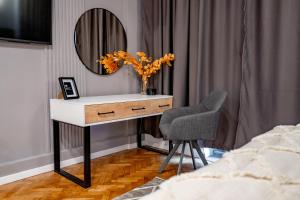 The Black Orchid Studio - Balcony, Near Old Town