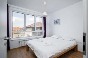 Bright and Cozy 1BD Apartment plus Desk by Flat Mаnаger