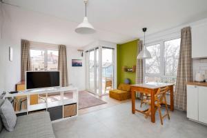 Bright and Cozy 1BD Apartment plus Desk by Flat Mаnаger - Apartamentos, Sofía