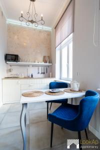 Apartament w sercu Poznania by LookAp