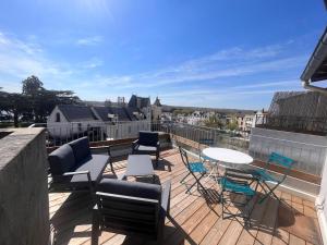 grand gîte terrasse vue Loire et château dAncenis