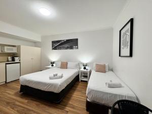 city staycation studio with 2 beds