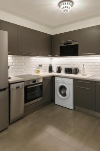 Palm beach apartment with swimming pool in a residence