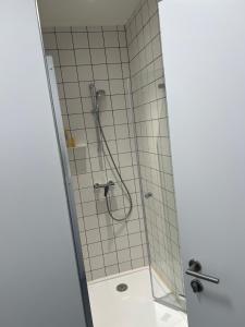 Oasis Airport Apartments and Rooms