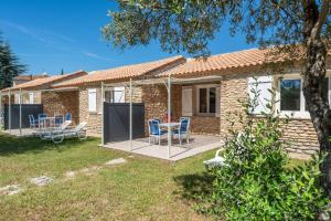 Maisons de vacances Small stone mas T2 in a tourist residence : photos des chambres