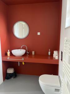 Oasis Airport Apartments and Rooms