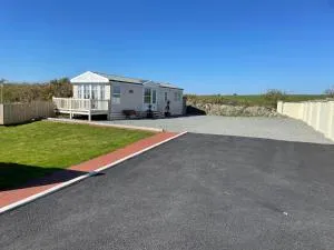 Captivating 2-Bed Static Caravan on Private land - Caeʼr-geiliog