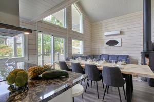 Holy Moly by Hilla Villas