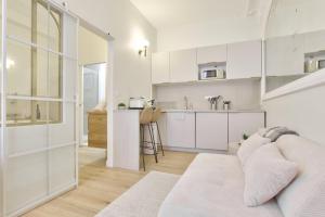 Luxury Suite Spa Bath & Cinema Screen- Bordeaux