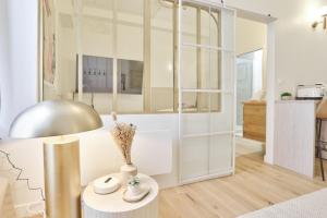 Luxury Suite Spa Bath & Cinema Screen- Bordeaux