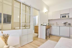 Luxury Suite Spa Bath & Cinema Screen- Bordeaux