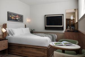 Salon room in The Marble Arch Suites