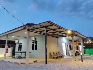 Kvaloya Homestay Private Swimming Pool