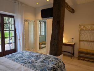 B&B / Chambres d'hotes Le bois des fees de Chazelles : photos des chambres
