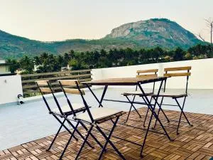 Glenville Holiday Villa - Top Two Floors - Nandigunda