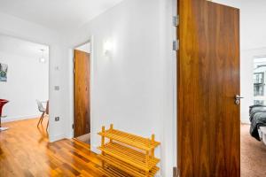 Spacious 2 Bed Apartment and Free Parking