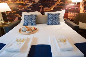 Vibrant Central Studio