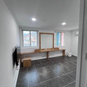 운영하지 않는 숙소 예약 x