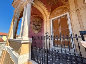 NAPOLEONE vintage house