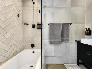 Botanica - Virginia Avenue Villas