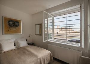 Klarahome Studio with Parliament view