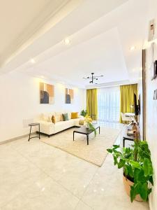 2BR Kilimani with Pool & Theater