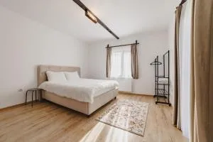 View Bucegi-Adults Only - 布朗