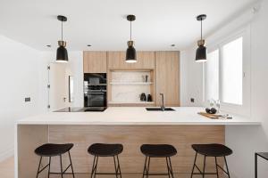 5 BR Luxury apt w Pool, garage and amazing views