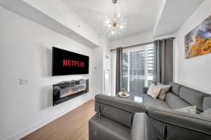 Modern Condo with Balcony, Gym and Free Parking
