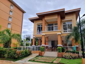 Near Airport Studio deluxe with kitchen, balcony and swimming pool Puerto Prinsesa , Palawan