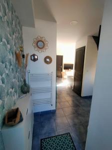 Maisons de vacances Maison avec terrasses a 300m de la mer Juno Beach : photos des chambres