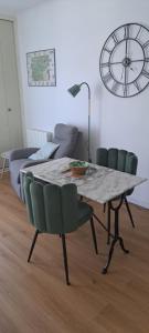 Appartements Studio Sophie totalement relooke balcon wifi parking vue degagee : photos des chambres