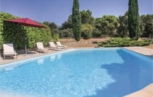 Domaine familial avec grand parc et piscine