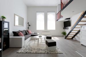 Cobblestone quarters with a wave of colour