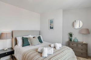 Modern 2 Bed Cromer Apartment, Sea Views, Wi-Fi, 2 Min to Beach