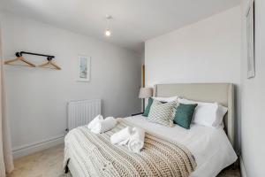 Modern 2 Bed Cromer Apartment, Sea Views, Wi-Fi, 2 Min to Beach