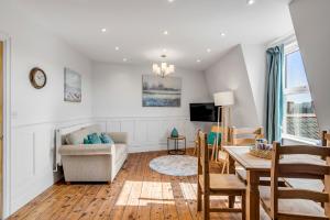 Modern 2 Bed Cromer Apartment, Sea Views, Wi-Fi, 2 Min to Beach