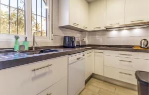 Beautiful Home In Santa Pola With Wifi