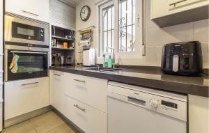 Beautiful Home In Santa Pola With Wifi