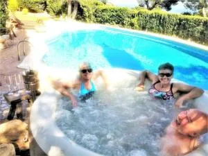 Villa in pine woods overlooking bay, walk to beach - Cañet de Mar