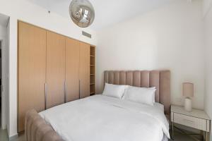 1BR Summer 4 Direct Beach Access