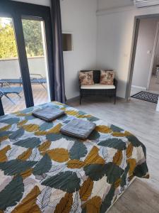 B&B / Chambres d'hotes La villa de Fleury : Chambre Familiale avec Salle de Bains Privative