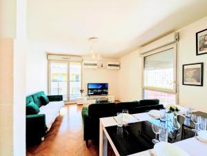 Appartements Chic and comfortable apart with Parking and Terrace : photos des chambres