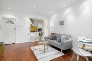 Near Highbury Islington Station with Private Garden