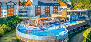 Laghetto Resort Golden - リゾート, グラマド