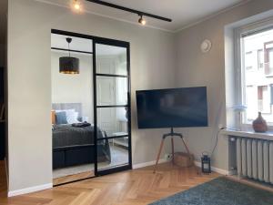 Luxury 2BDR Apartment in Center with Free Parking