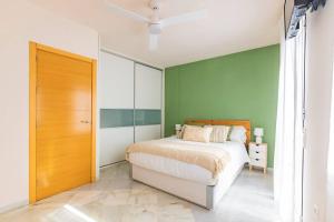 Casa 3 plantas con patio y Solárium privados