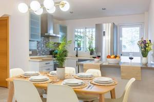 Casa 3 plantas con patio y Solárium privados